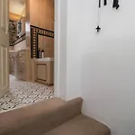 Daire Two West End *